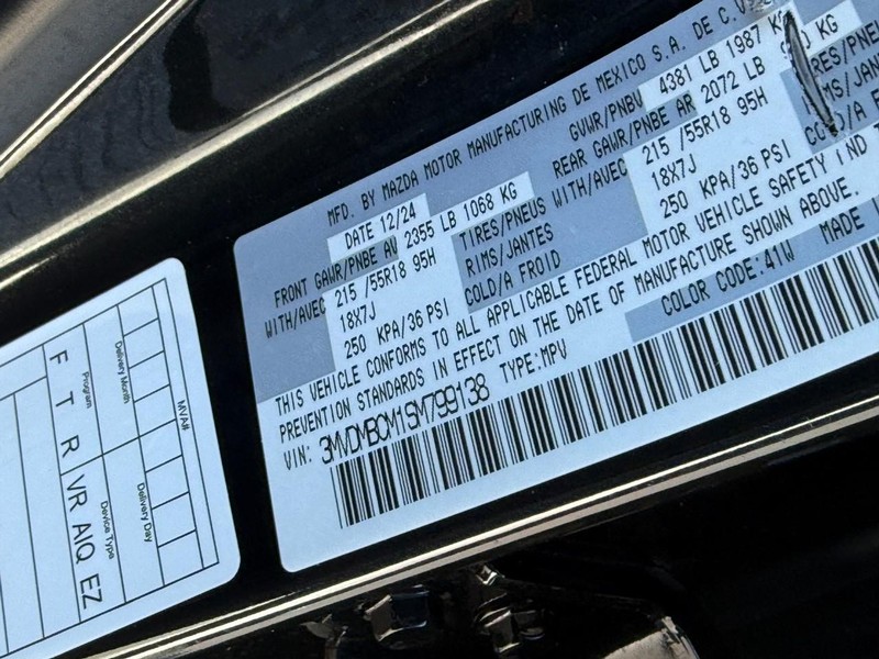 Mazda CX-30 Vehicle Full-screen Gallery Image 26