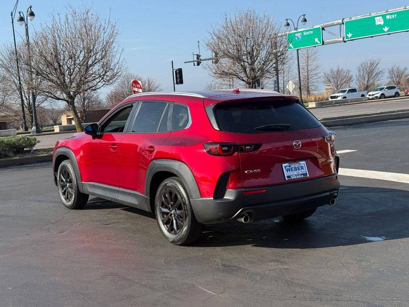 Mazda CX-50 Vehicle Full-screen Gallery Image 3