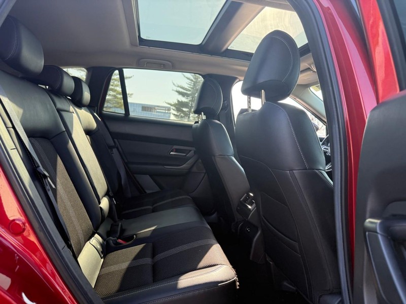 Mazda CX-50 Vehicle Full-screen Gallery Image 9