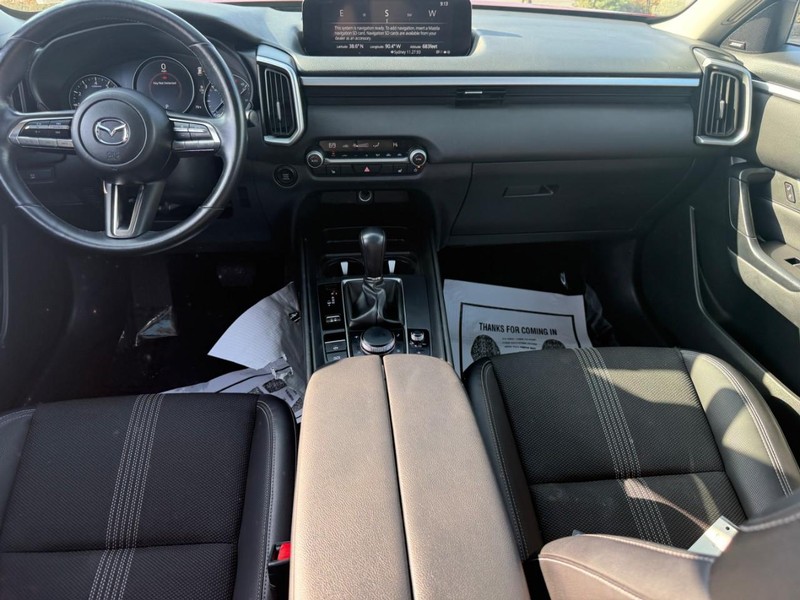 Mazda CX-50 Vehicle Full-screen Gallery Image 10