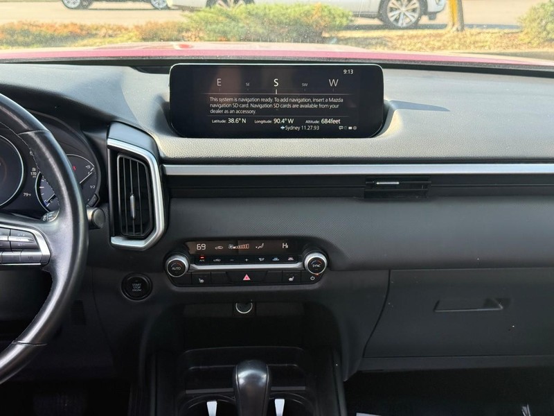 Mazda CX-50 Vehicle Full-screen Gallery Image 12