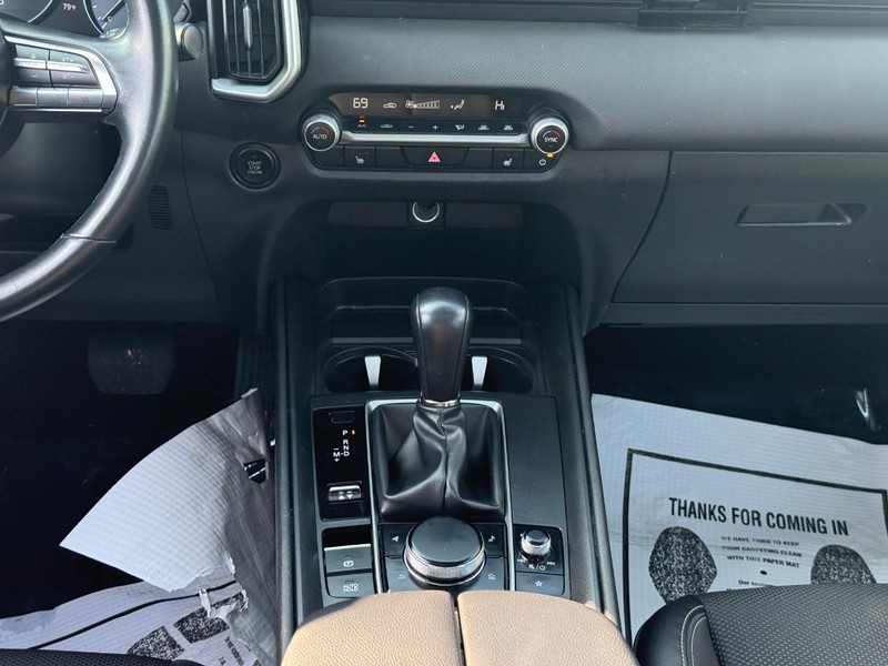 Mazda CX-50 Vehicle Full-screen Gallery Image 13