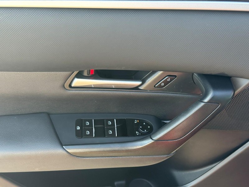 Mazda CX-50 Vehicle Full-screen Gallery Image 14