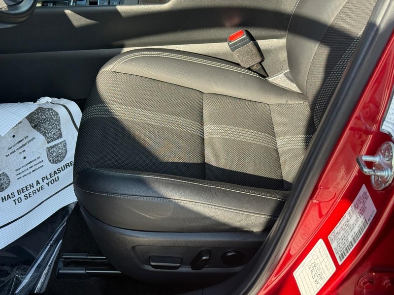 Mazda CX-50 Vehicle Full-screen Gallery Image 16