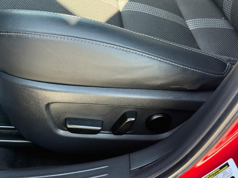 Mazda CX-50 Vehicle Full-screen Gallery Image 17