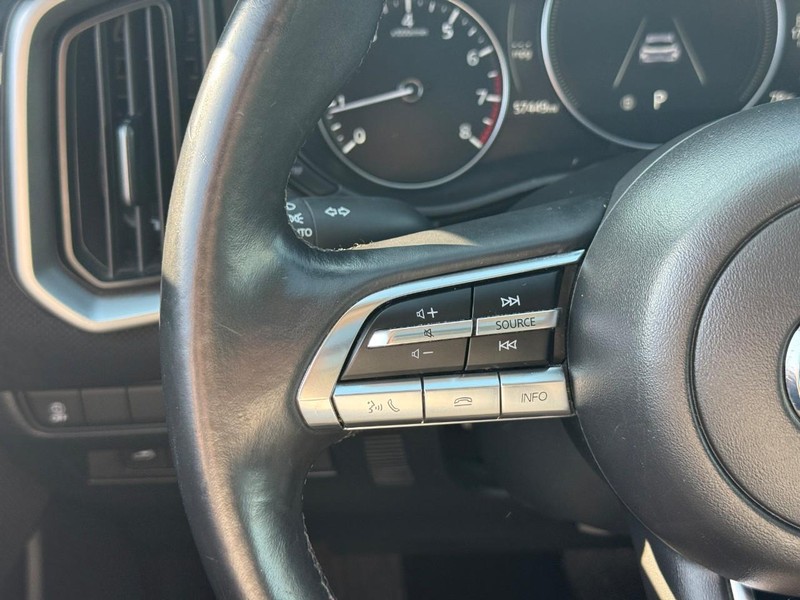 Mazda CX-50 Vehicle Full-screen Gallery Image 18