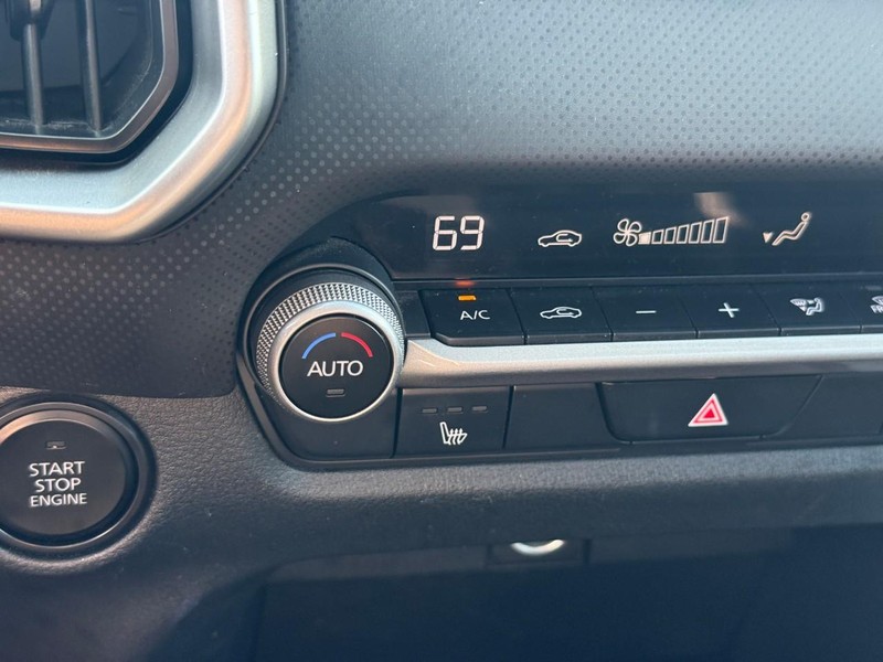 Mazda CX-50 Vehicle Full-screen Gallery Image 22