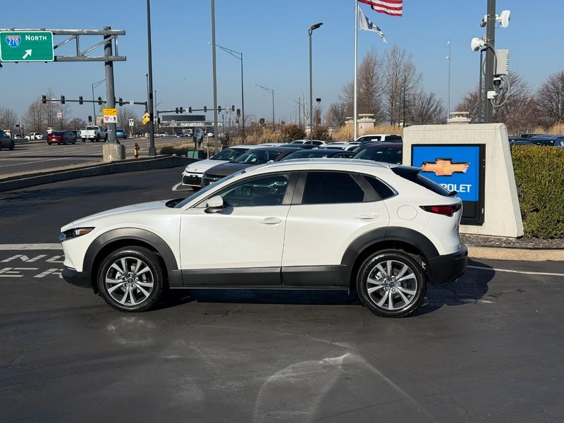 Mazda CX-30 Vehicle Full-screen Gallery Image 2