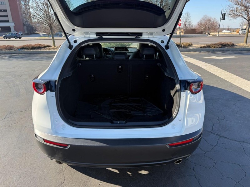 Mazda CX-30 Vehicle Full-screen Gallery Image 6