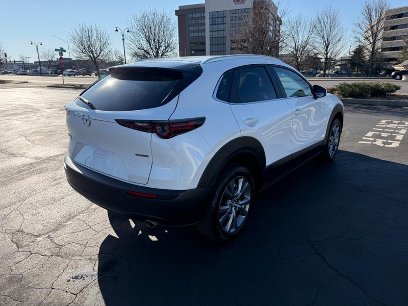 Mazda CX-30 Vehicle Full-screen Gallery Image 8