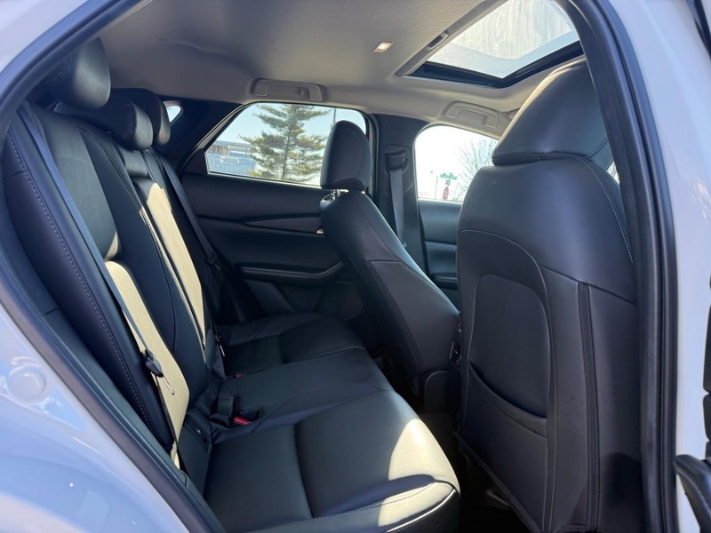 Mazda CX-30 Vehicle Full-screen Gallery Image 11