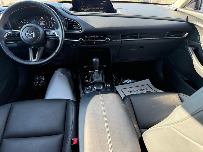 Mazda CX-30 Vehicle Full-screen Gallery Image 12