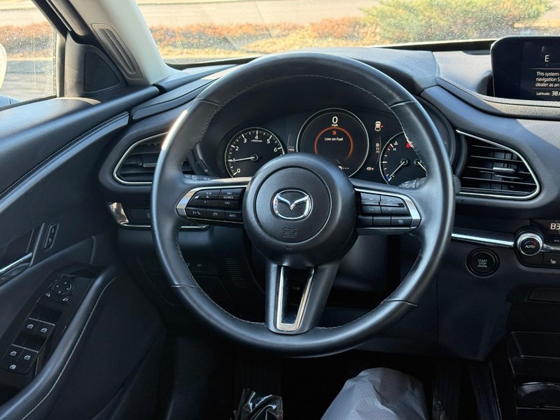 Mazda CX-30 Vehicle Full-screen Gallery Image 13