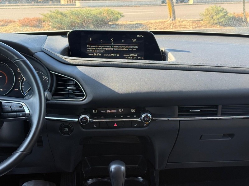 Mazda CX-30 Vehicle Full-screen Gallery Image 14