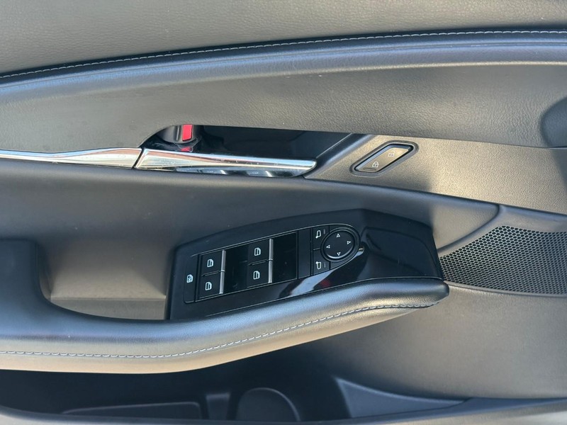 Mazda CX-30 Vehicle Full-screen Gallery Image 16