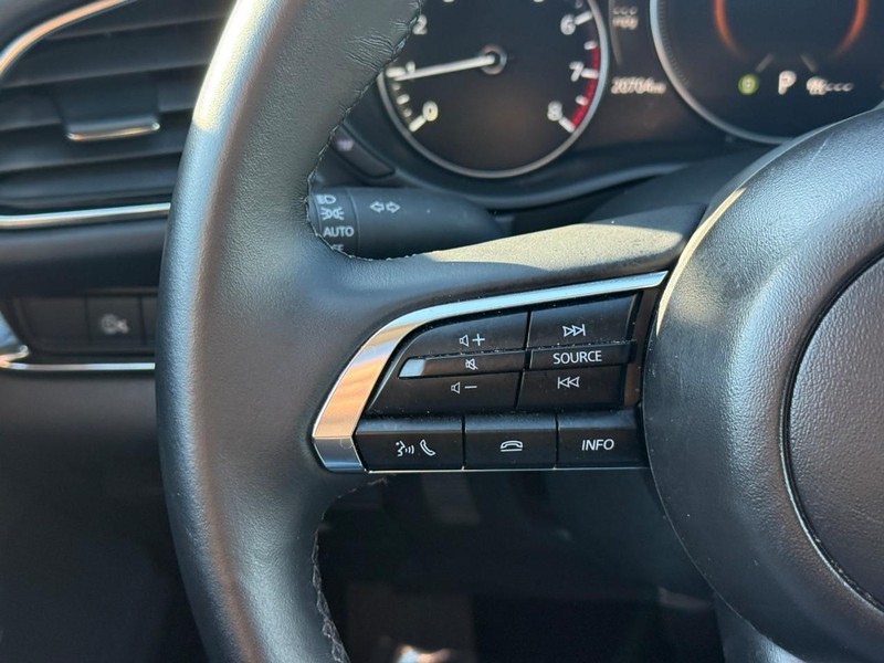 Mazda CX-30 Vehicle Full-screen Gallery Image 18