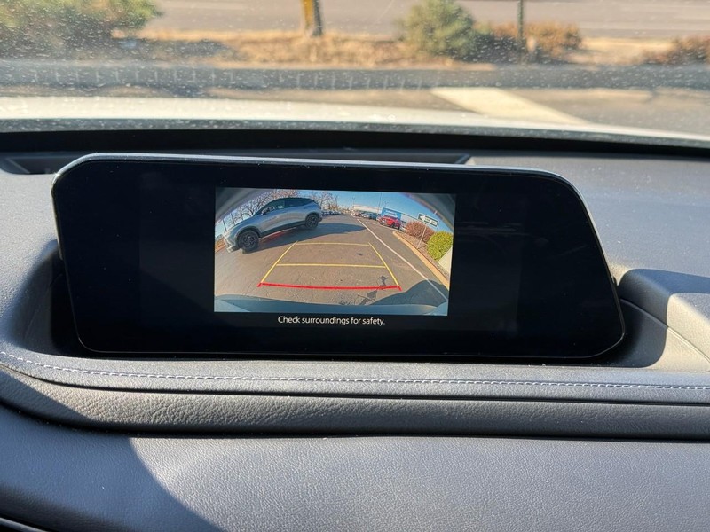 Mazda CX-30 Vehicle Full-screen Gallery Image 23