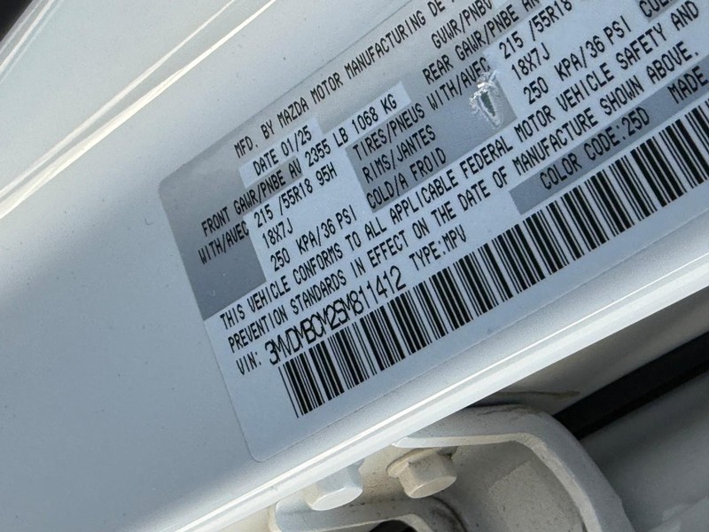 Mazda CX-30 Vehicle Full-screen Gallery Image 24