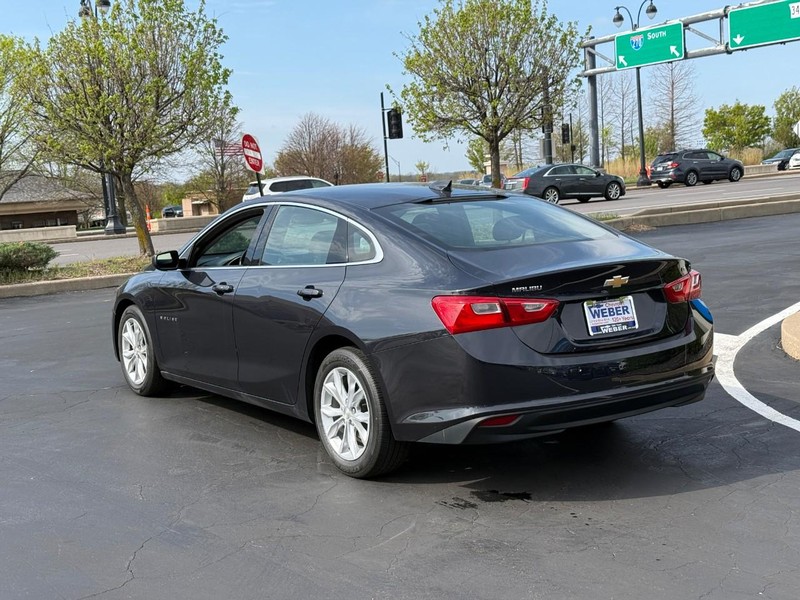 Chevrolet Malibu Vehicle Full-screen Gallery Image 3
