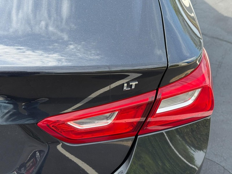 Chevrolet Malibu Vehicle Full-screen Gallery Image 5