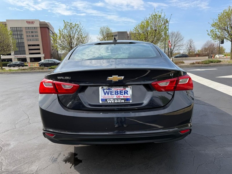 Chevrolet Malibu Vehicle Full-screen Gallery Image 7