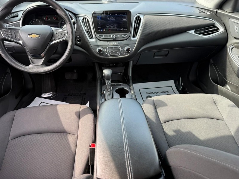 Chevrolet Malibu Vehicle Full-screen Gallery Image 10