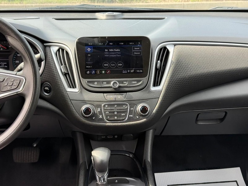 Chevrolet Malibu Vehicle Full-screen Gallery Image 12