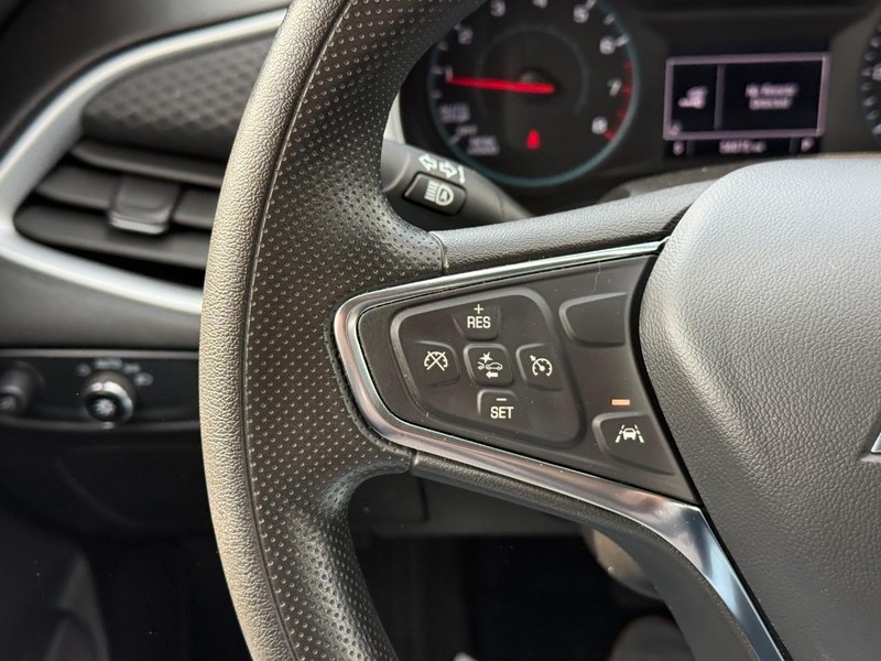 Chevrolet Malibu Vehicle Full-screen Gallery Image 17