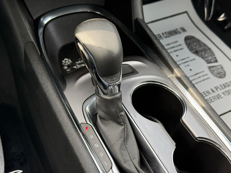 Chevrolet Malibu Vehicle Full-screen Gallery Image 21