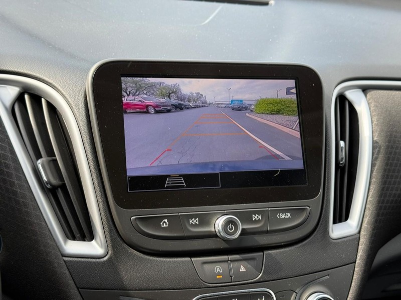 Chevrolet Malibu Vehicle Full-screen Gallery Image 22