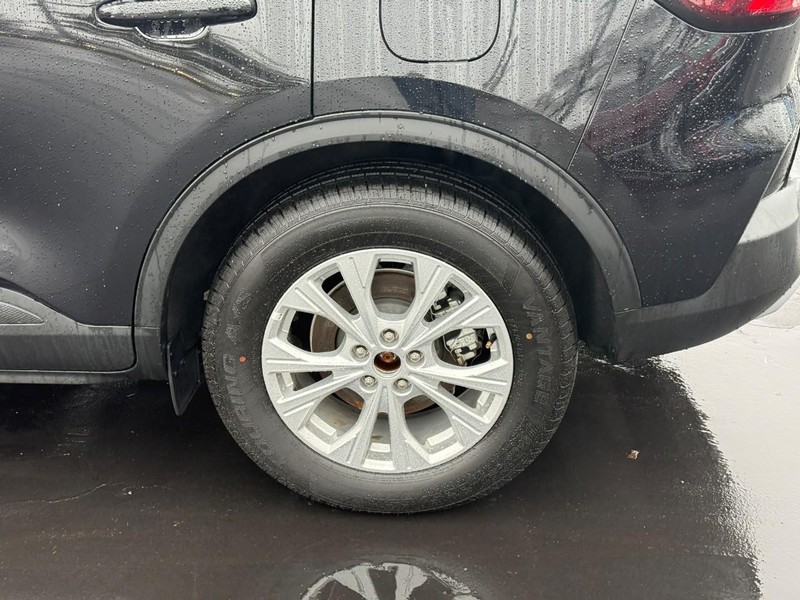 Ford Escape Vehicle Full-screen Gallery Image 4