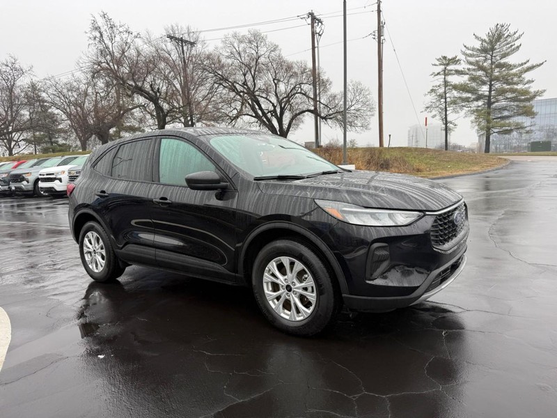 Ford Escape Vehicle Full-screen Gallery Image 8