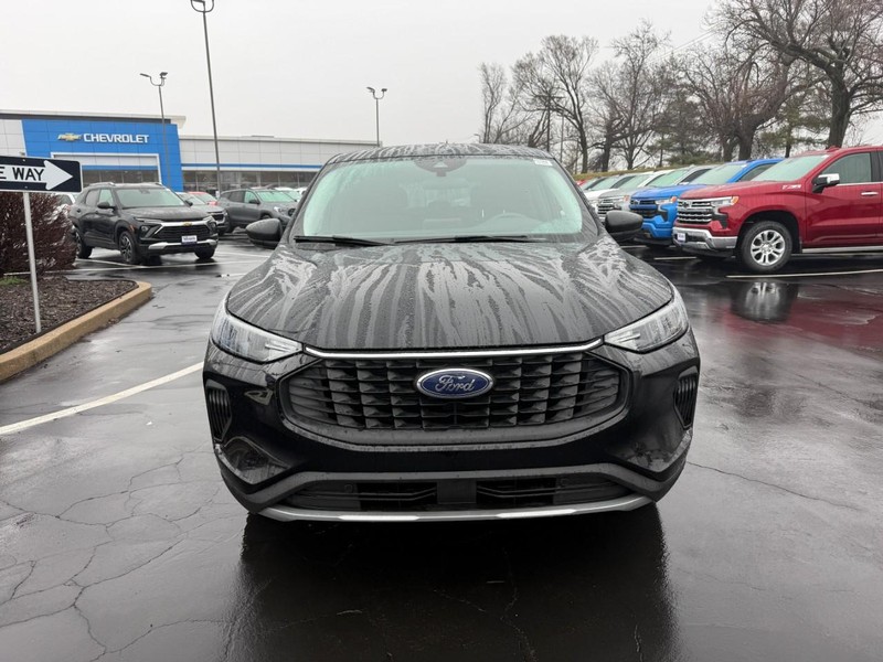 Ford Escape Vehicle Full-screen Gallery Image 9