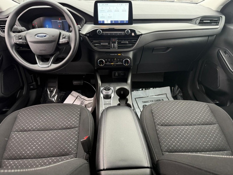 Ford Escape Vehicle Full-screen Gallery Image 11