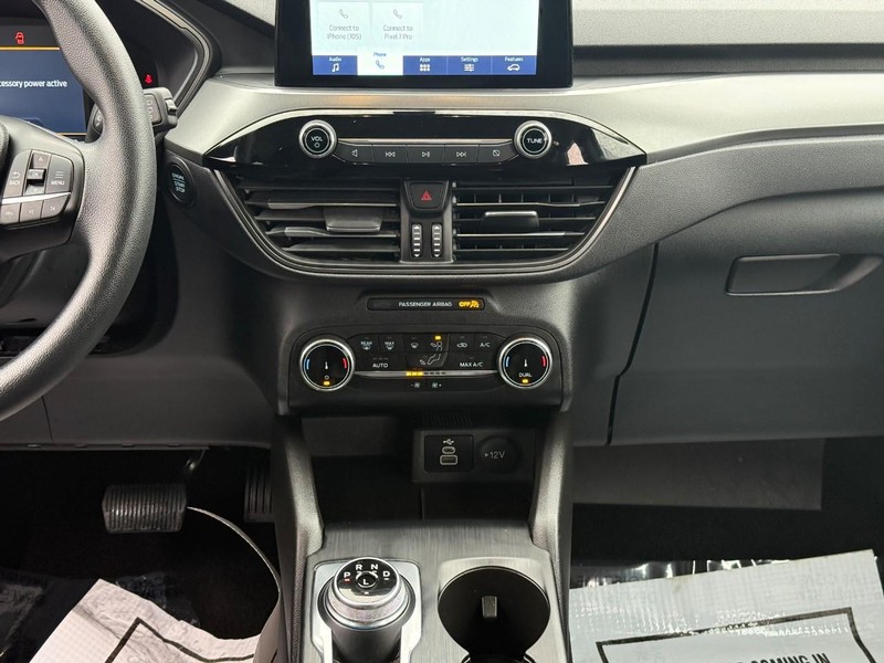 Ford Escape Vehicle Full-screen Gallery Image 14