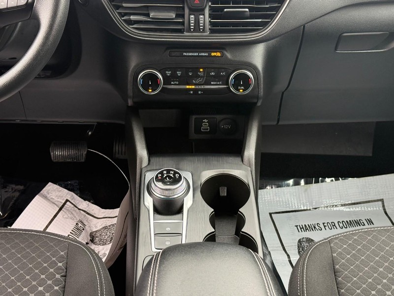 Ford Escape Vehicle Full-screen Gallery Image 15