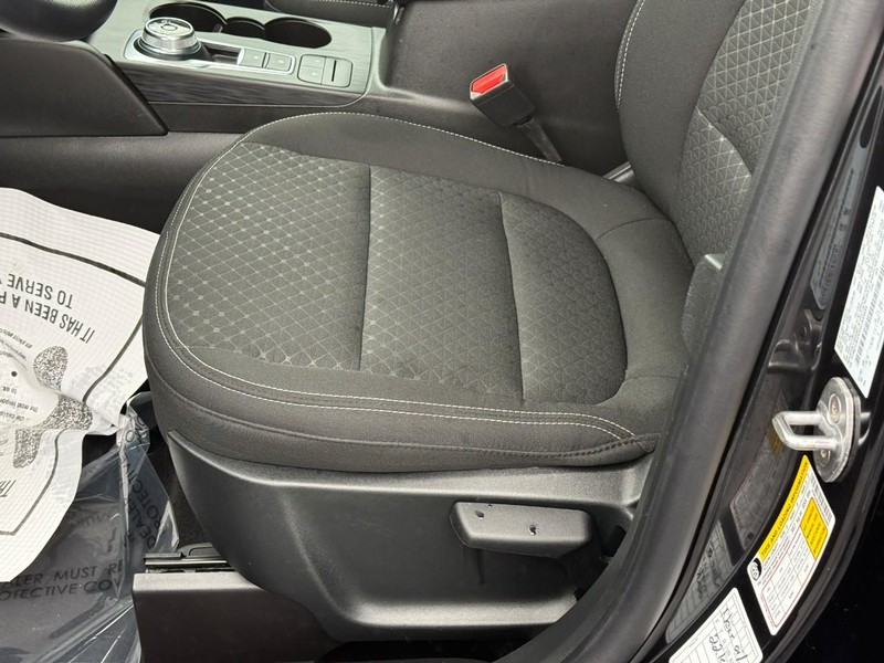 Ford Escape Vehicle Full-screen Gallery Image 18