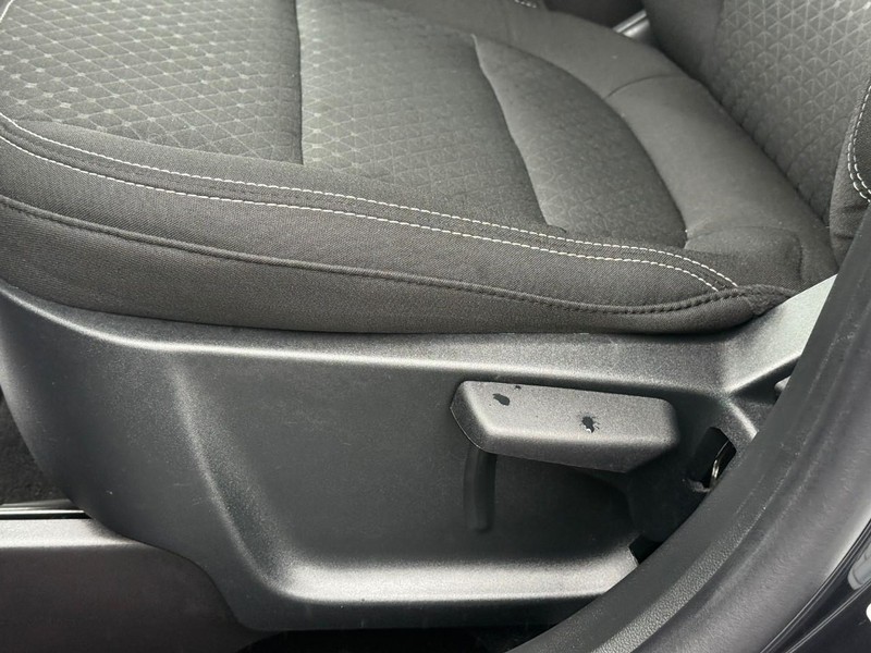 Ford Escape Vehicle Full-screen Gallery Image 19