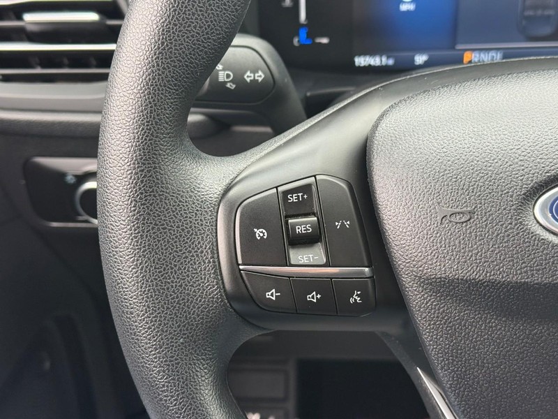 Ford Escape Vehicle Full-screen Gallery Image 20