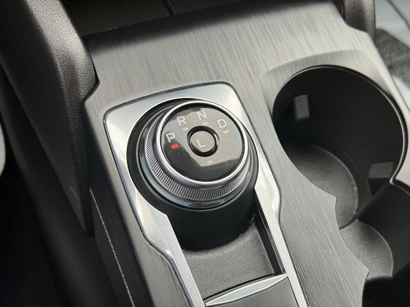 Ford Escape Vehicle Full-screen Gallery Image 22