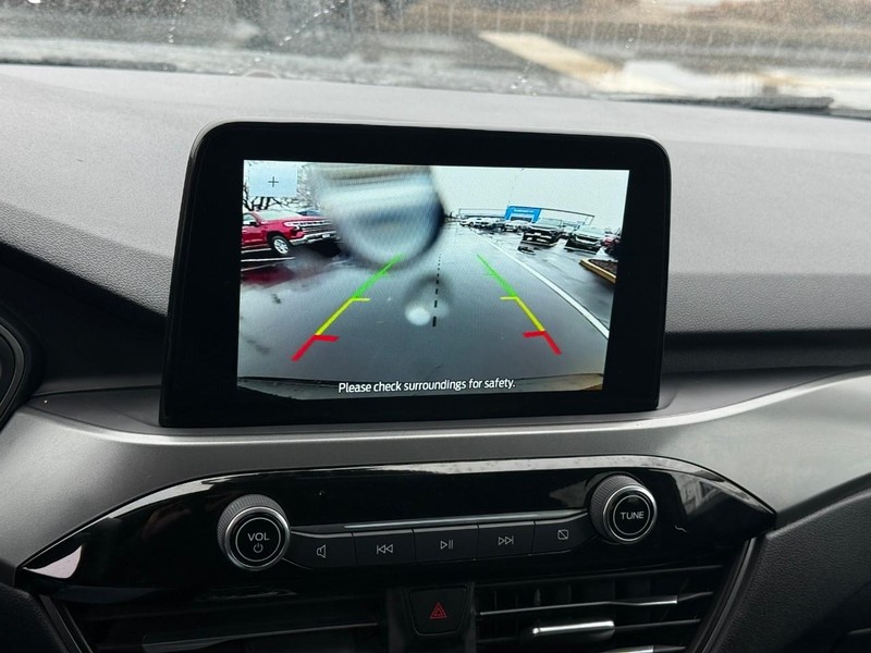 Ford Escape Vehicle Full-screen Gallery Image 25