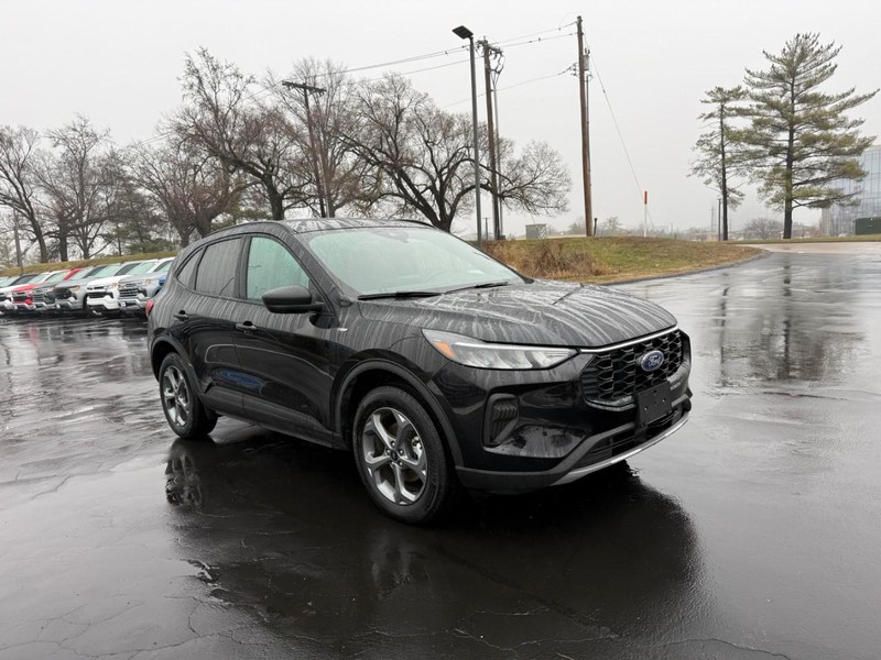 Ford Escape Vehicle Full-screen Gallery Image 9