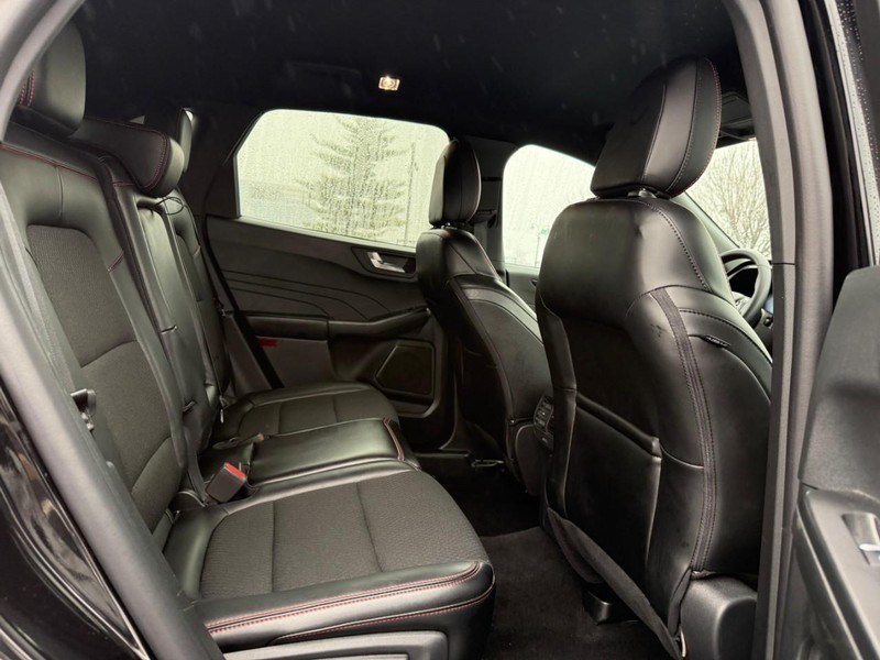 Ford Escape Vehicle Full-screen Gallery Image 11