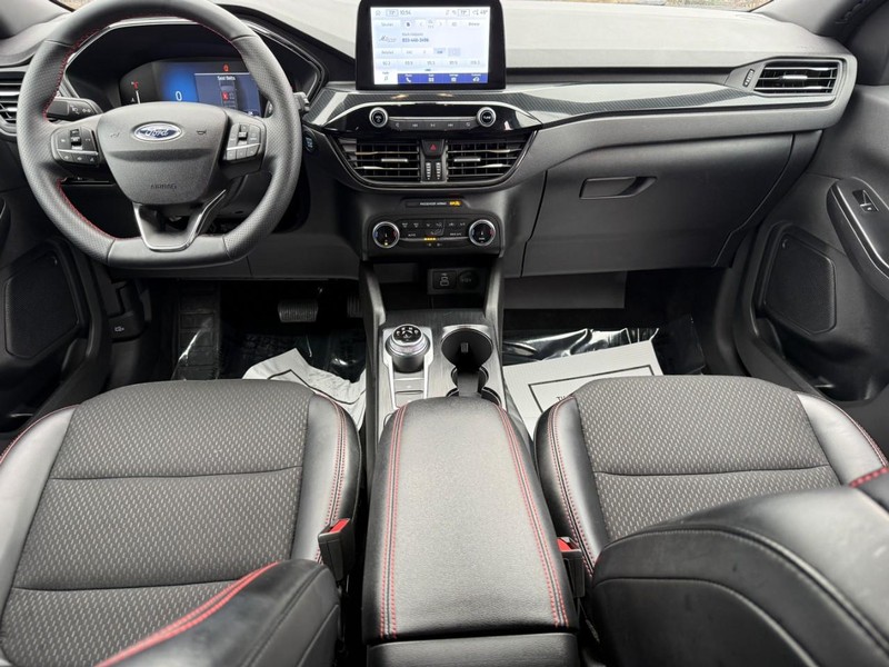 Ford Escape Vehicle Full-screen Gallery Image 12