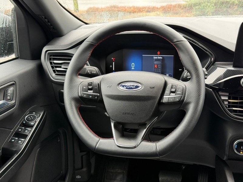 Ford Escape Vehicle Full-screen Gallery Image 13