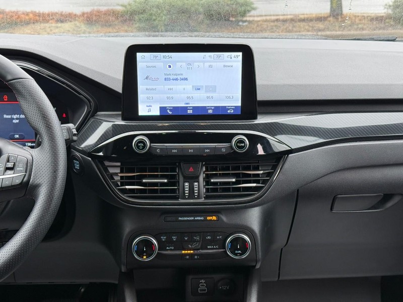 Ford Escape Vehicle Full-screen Gallery Image 14