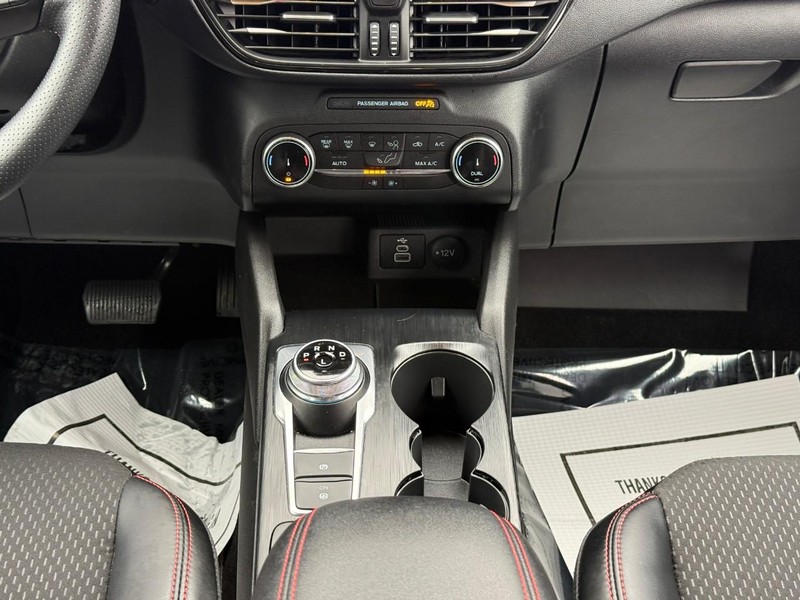 Ford Escape Vehicle Full-screen Gallery Image 16