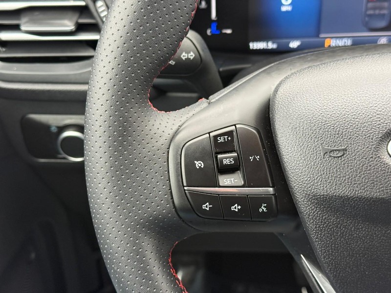 Ford Escape Vehicle Full-screen Gallery Image 21