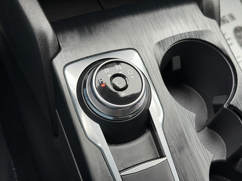 Ford Escape Vehicle Full-screen Gallery Image 24