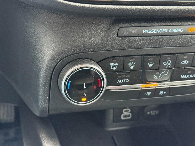 Ford Escape Vehicle Full-screen Gallery Image 25